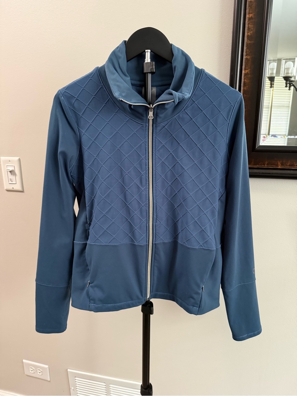 CALIA by Carrie Underwood Quilted Pattern.Full-Zip in Dusty Blue